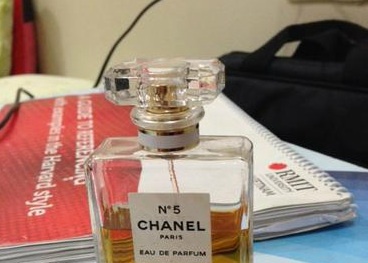 Thật giả nước hoa hàng hiệu